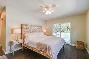 3 bedrooms, iron/ironing board, travel crib, WiFi - Relaxing Villa with pool! (Tampa)