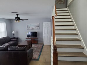 TV - Fiesta Texas, Sea World Minutes Away Quiet area (San Antonio)