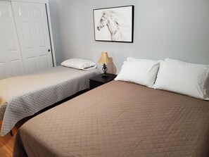 4 bedrooms, desk, WiFi, bed sheets - Fiesta Texas, Sea World Minutes Away Quiet area (San Antonio)