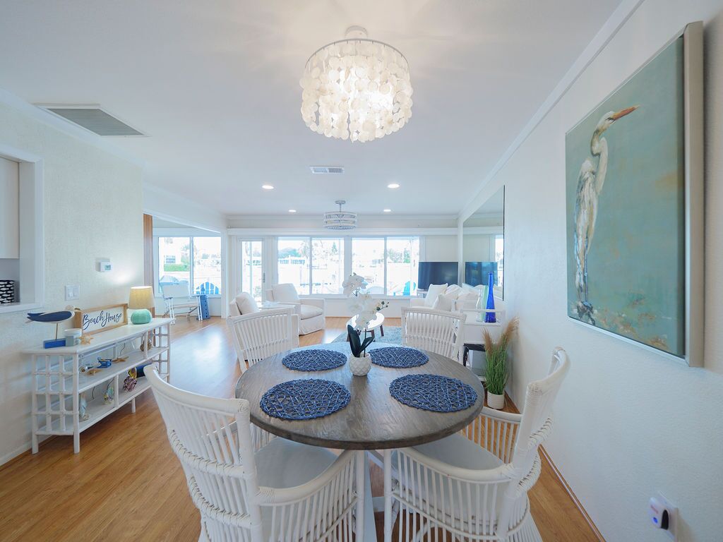 Seaside Sunset- Waterfront 2 master suites, bunkbed room, and private boat dock