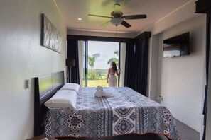 2 Schlafzimmer, Schreibtisch, Bügeleisen/Bügelbrett, Reisekinderbett