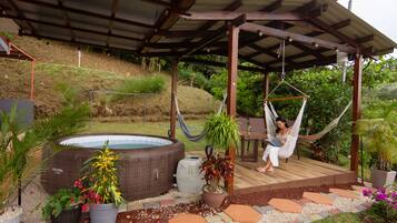Outdoor spa tub
