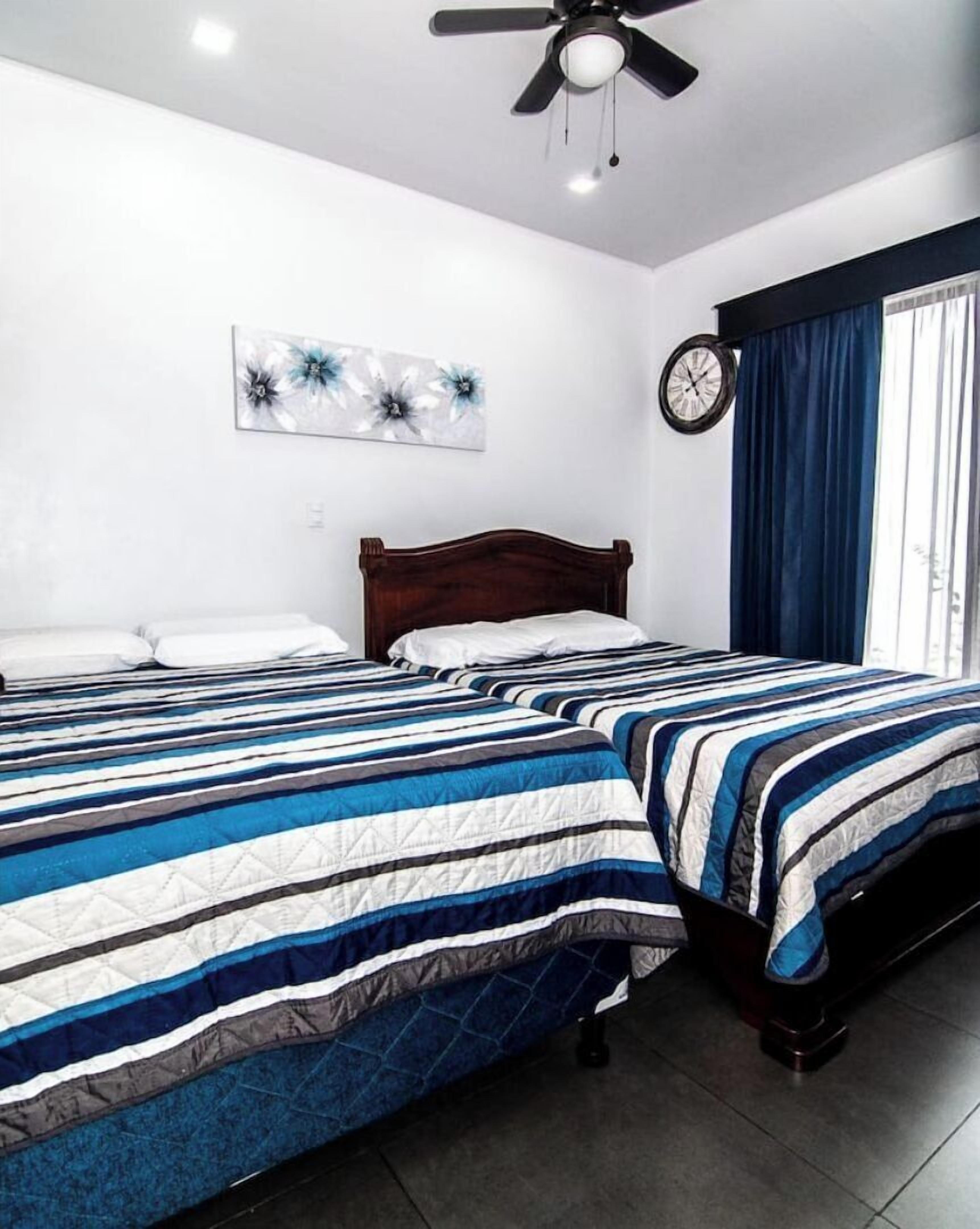 2 多间卧室、办公桌、熨斗/熨衣板、旅行婴儿床