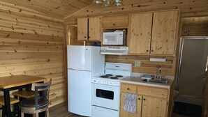 Kaffetrakter/tekoker, kjøleskap, mikrobølgeovn og ovn