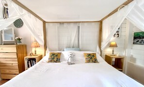 4 Schlafzimmer, Schreibtisch, Bügeleisen/Bügelbrett, Babybetten