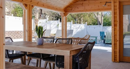 Cola's Hideaway Pool House Retreat & Outdoor Oasis