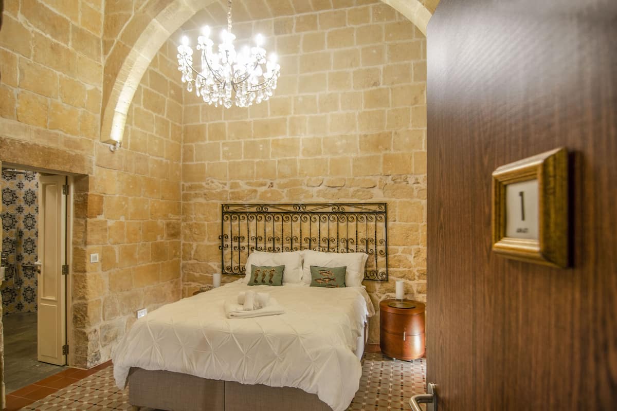 Traditional Tek Büyük veya İki Ayrı Yataklı Oda | Minibar, odada kasa, ayrı ayrı dekore edilmiş, ayrı ayrı döşenmiş