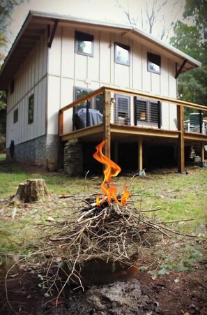 Exterior - Peaceful private cabin for relaxing! (Champion)
