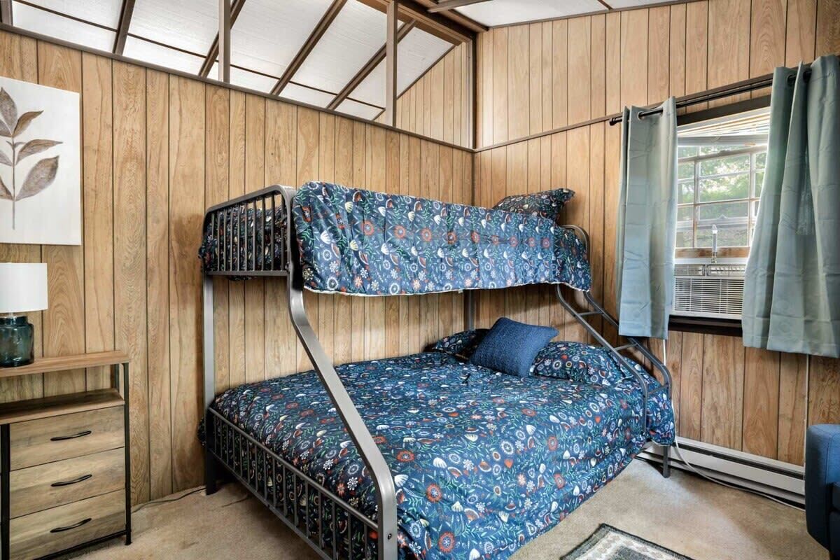 2 chambres, fer et planche à repasser, Wi-Fi, draps fournis