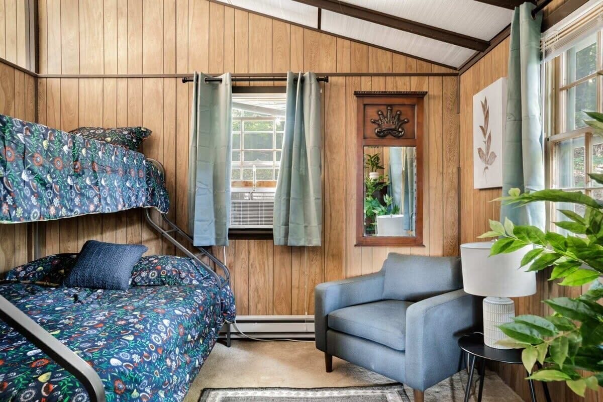 2 chambres, fer et planche à repasser, Wi-Fi, draps fournis