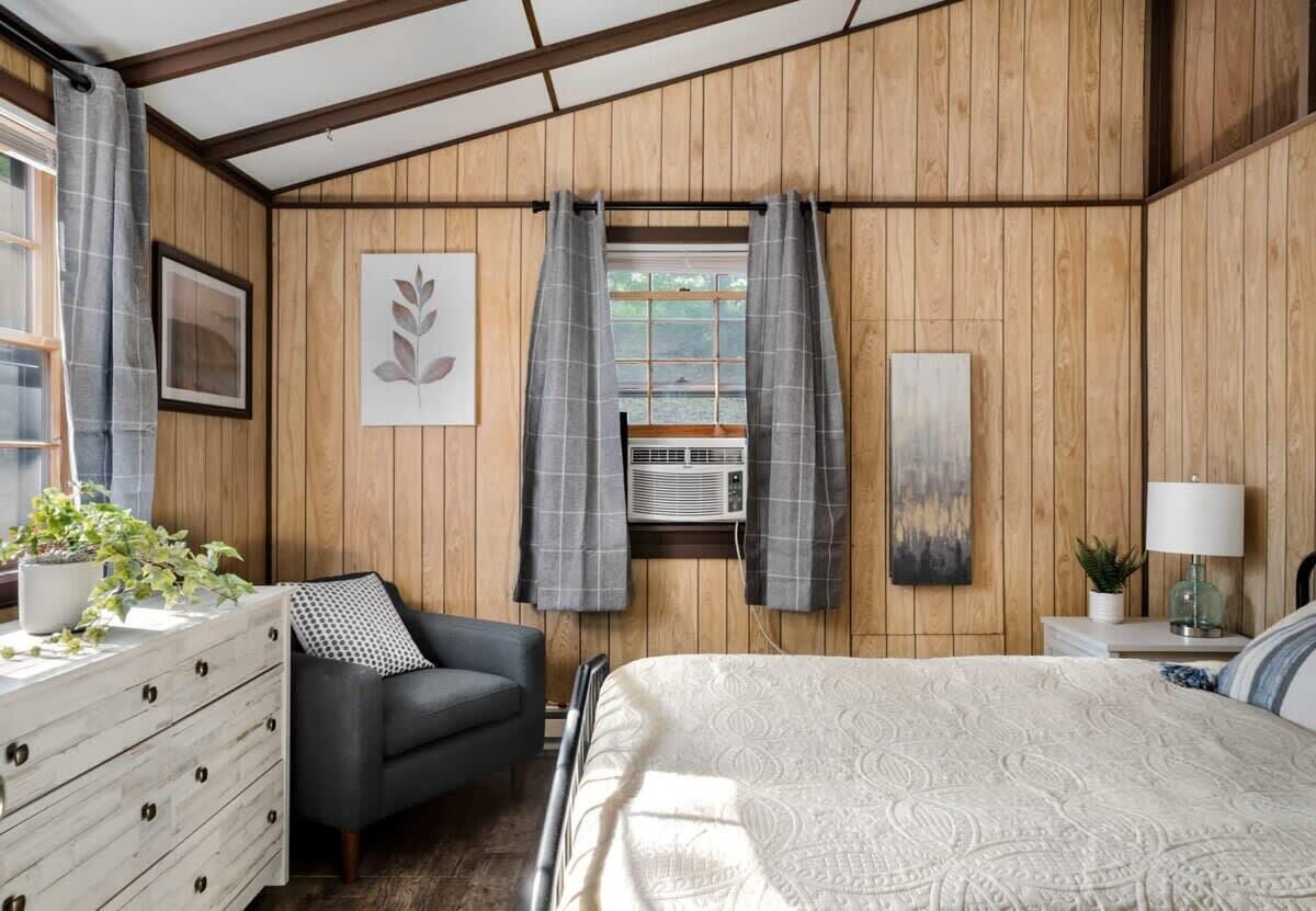 Secluded Cabin Hot Tub, Huge Deck, Fire Pit, WiFi, Hedgesville, WV Vacation Rental Cabin ByOwner