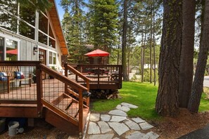 Terrace/patio - Bearadise Cabin in Tahoma (Tahoma)