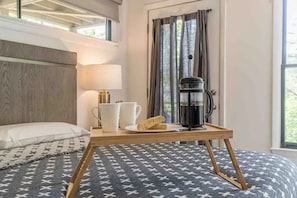 3 habitaciones, escritorio, tabla de planchar con plancha y wifi gratis