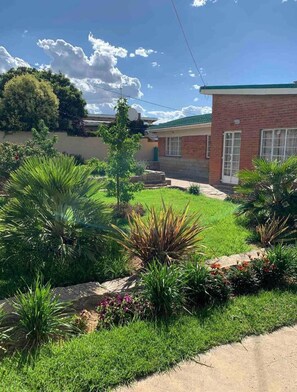 Exterior - Cosy 2-bed House in Maseru for Perfect Calm and re (Maseru)