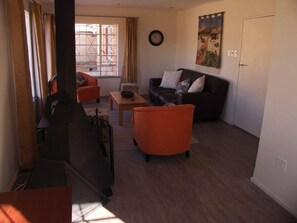 Cottage | Living area - Cosy 2-bed House in Maseru for Perfect Calm and re (Maseru)