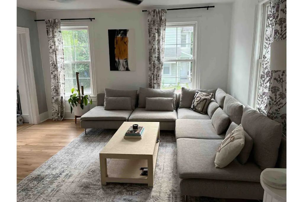 Stylish 3-Bedroom Home in the Village of Warwick