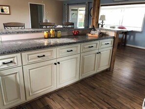 Fridge, microwave, oven, stovetop - Spectacular View of Lake Cumberland (Somerset)