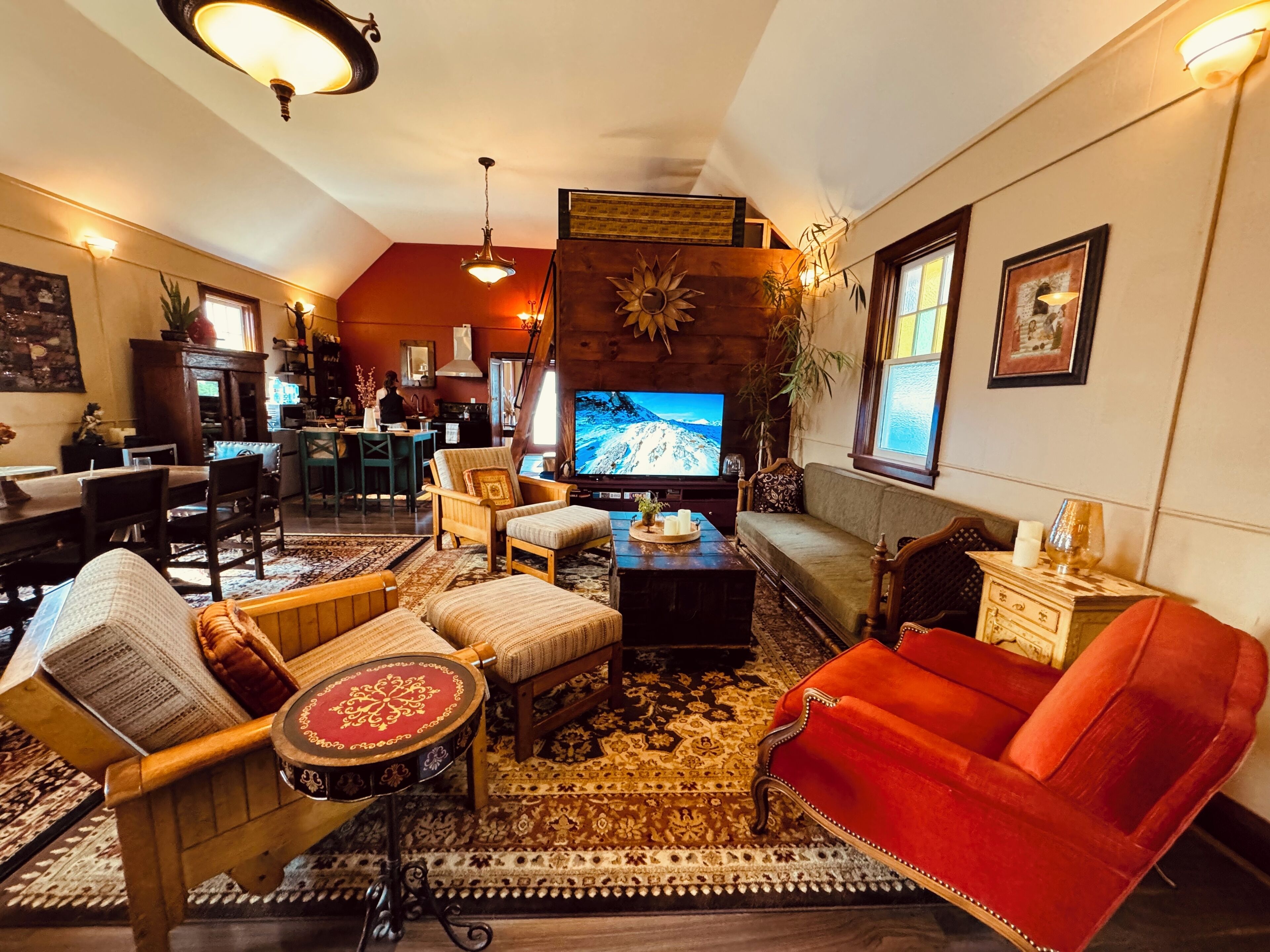 Smart TV, biblioteca musicale, impianto stereo