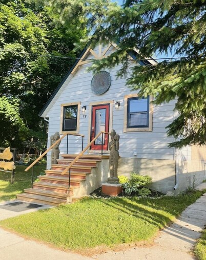 Your Own Oasis In Downtown Elora! 