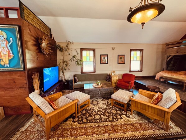 Smart TV, music library, stereo