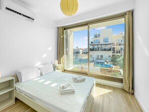 3 bedrooms, in-room safe, iron/ironing board, bed sheets - Azure Seaview - Garnet Villa - Stunning Seaview Stay (Protaras)