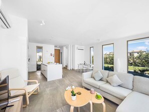TV - Azure Seaview - Garnet Villa - Stunning Seaview Stay (Protaras)