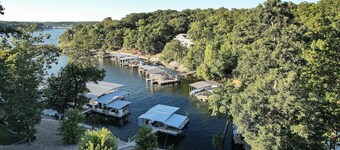 Centrally Located~3 Floors~Private Dock~Sleeps 16~ Waterfront-Lots of Outdoor Space- Lilly Pad