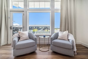 Smart TV, fireplace, video games, table tennis
