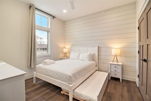 6 bedrooms, iron/ironing board, travel crib, free WiFi