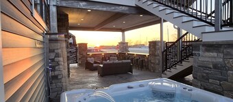 Suite A: New pool and hot tub for 2026! Relax & Unwind, Sleeps 18