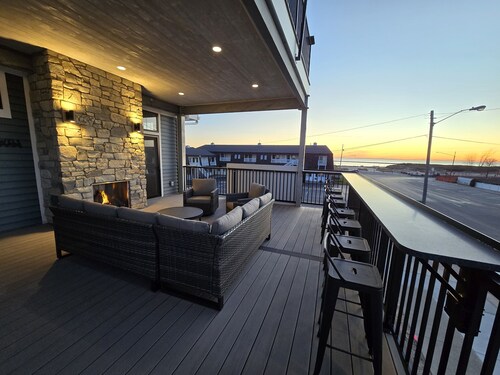  Suite A: New pool and hot tub for 2026! Relax & Unwind, Sleeps 18