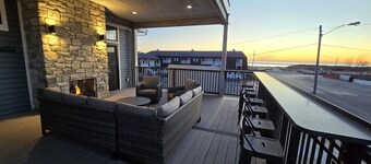 Suite A: New pool and hot tub for 2026! Relax & Unwind, Sleeps 18