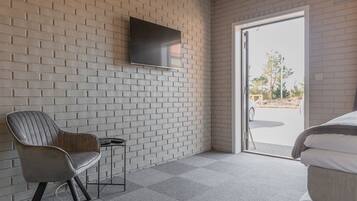 Iron/ironing board, free WiFi, bed sheets