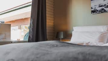 舒适双人房 | 熨斗/熨板、免费 WiFi、床单