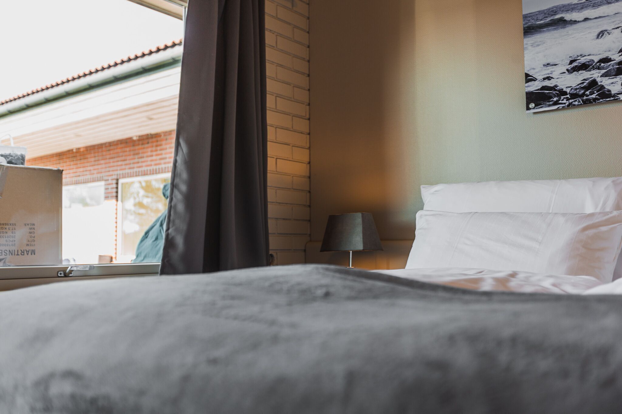 Tabla de planchar con plancha, wifi gratis y ropa de cama 