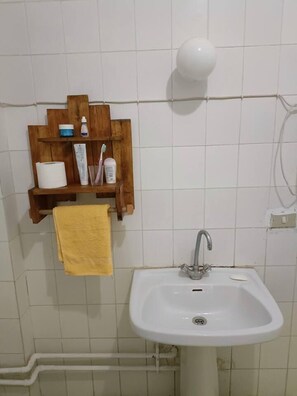 Bathroom - Spacious 5-bed House in Alamein With Large Garden (El Dabaa)