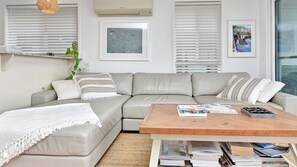 Smart TV, books - Cois Farraige - Beside the Sea "Irish" (Corlette)