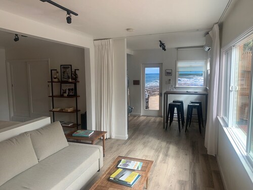 Beach & town 2 blocks away. Private. Families & dogs. Safe parking. 