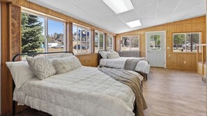 3 Schlafzimmer, Schreibtisch, kostenloses WLAN, Bettwäsche