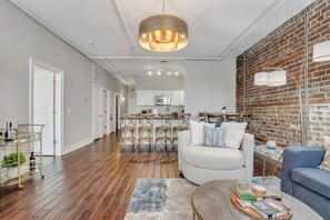 TV - Broughton Street Bungalow - Steps to Everything! (Savannah)