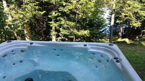 Bañera de hidromasaje al aire libre