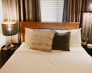 3 bedrooms, travel crib, WiFi, bed sheets