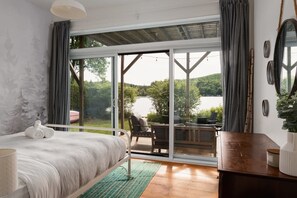 3 bedrooms, travel cot, WiFi, bed sheets