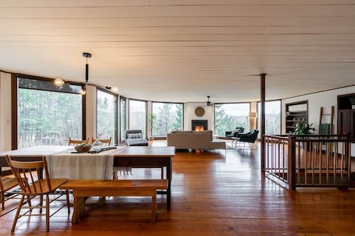 L'Orford Forest Dream: Hot Tub, Fireplace & Views