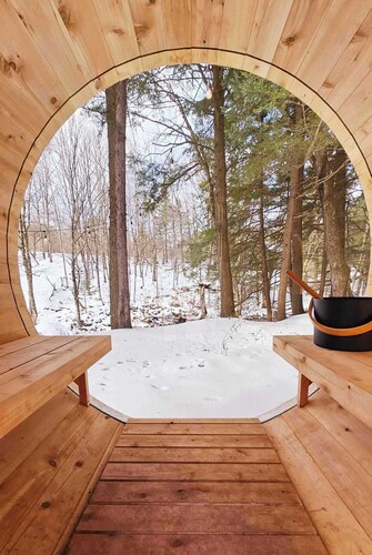 Le 88 Howard - Spa, Sauna, River & Cute Bridge!