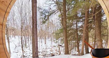 Le 88 Howard - Spa, Sauna, River & Cute Bridge!