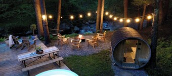 Le 88 Howard - Spa, Sauna, River & Cute Bridge!