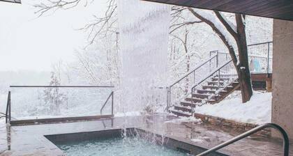 Le 10 - Spa, Sauna, Shower, Bromont, Lac-Brome