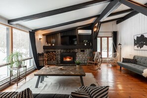 Televisión, chimenea