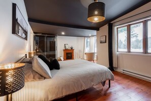 3 室のベッドルーム、旅行用ベビーベッド、WiFi、ベッドシーツ